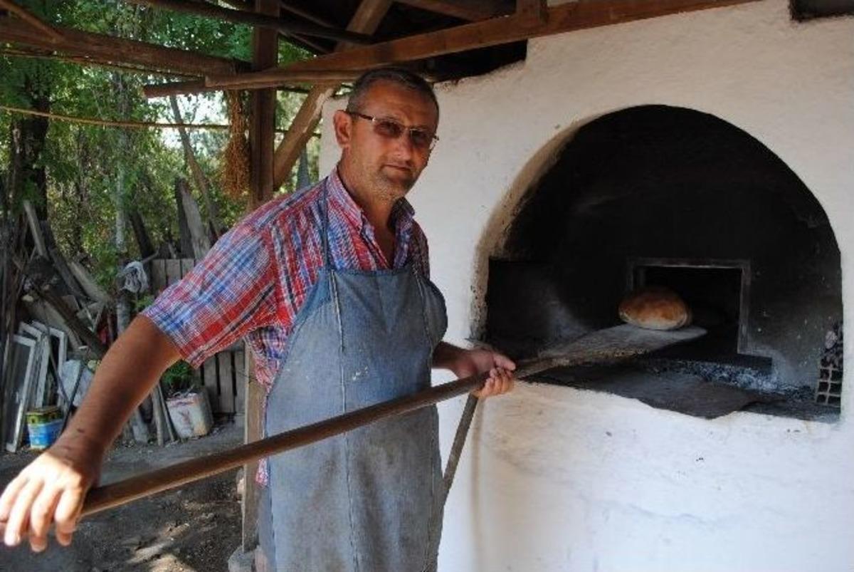 Bu K&ouml;yde Bayram Temizliğini Erkekler Yaptı