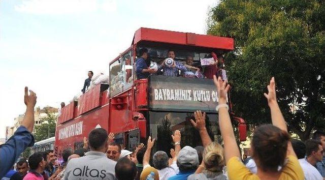Başkan Gökçek, Çocuklara Bayram Hediyesi Dağıttı 2