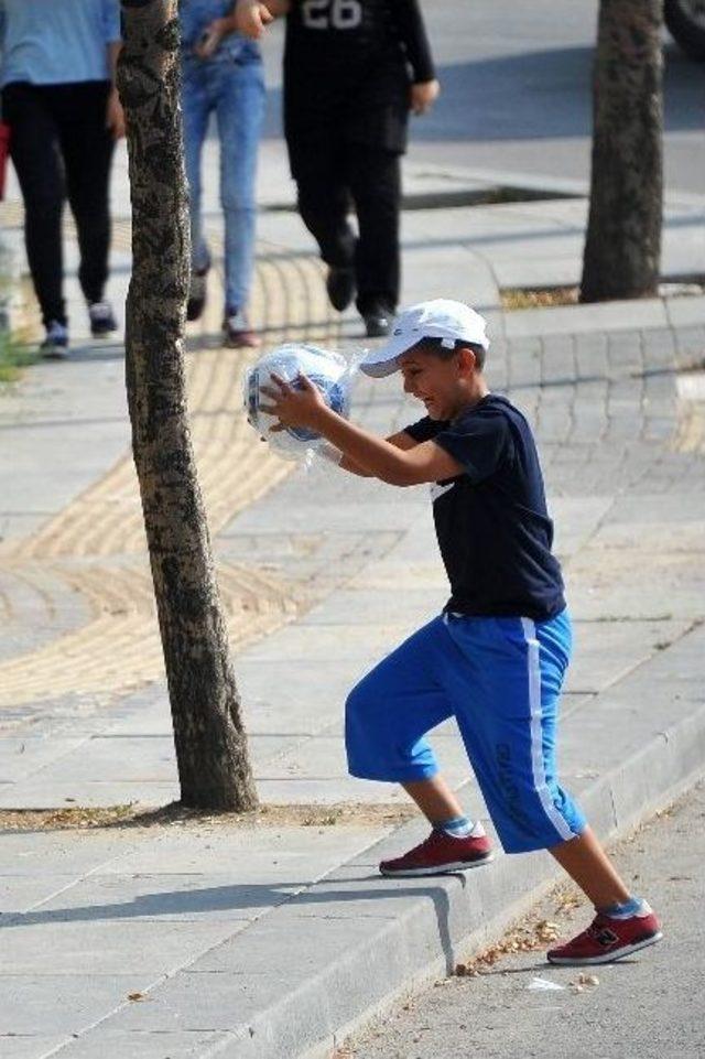 Başkan Gökçek, Çocuklara Bayram Hediyesi Dağıttı 3