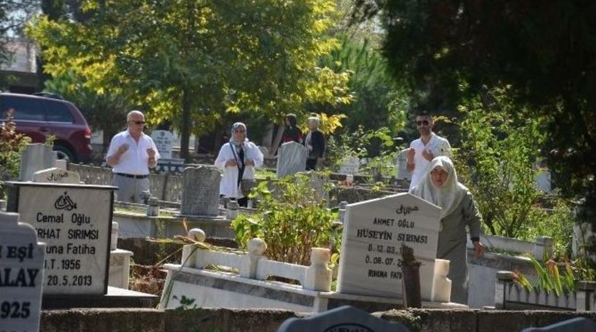 Kurban Bayramı Arefesinde Kabir Ziyareti