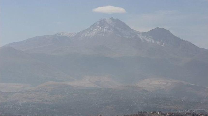 Erciyes Bayramlığını Giydi