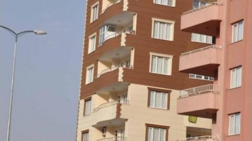 7 Katlı Apartmanın &Ccedil;atısında, &Ouml;l&uuml;m&uuml;n Kıyısında &Ccedil;alışma