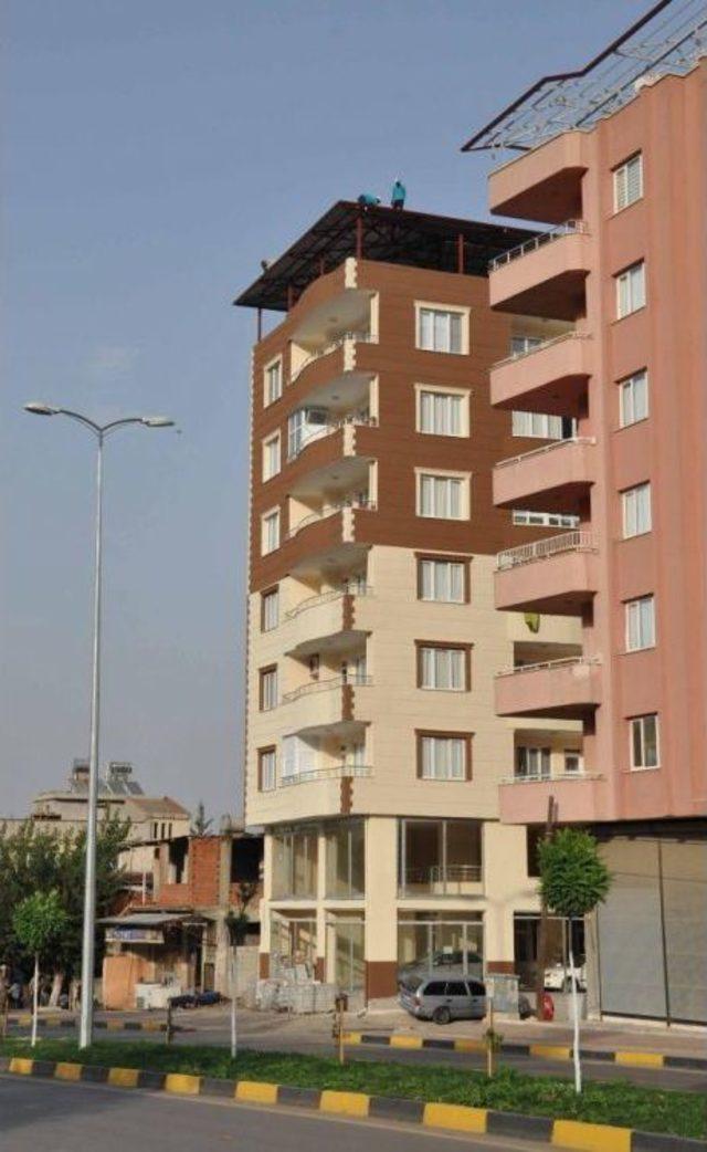 7 Katlı Apartmanın Çatısında, Ölümün Kıyısında Çalışma