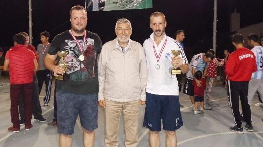 İn&ouml;n&uuml; Belediyesi Geleneksel Voleybol Turnuvası Sona Erdi