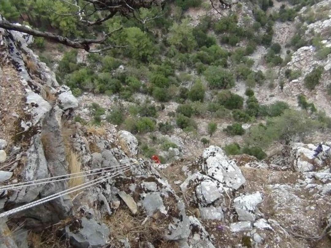 Akut Operasyon Malzemelerini Eşekle Taşıdı