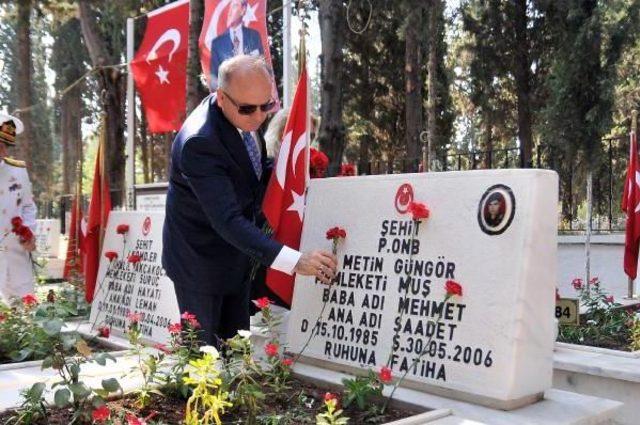 Mersin'de Şehitler Ve Özgecan Unutulmadı