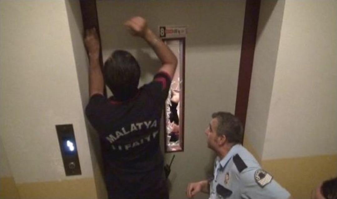 Malatya&rsquo;da Asans&ouml;r Kazası: 2 Yaralı