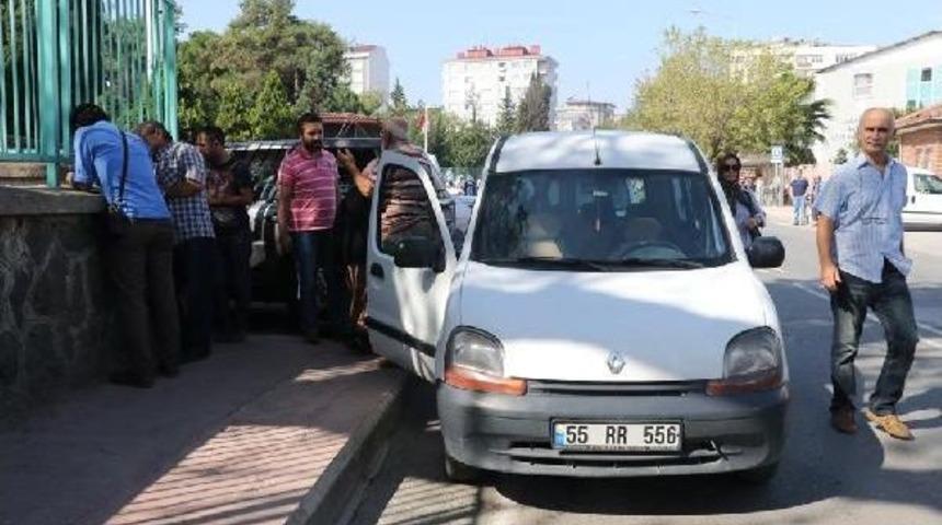 Mezarlık Ziyaretine Giden Yaşlı Kadının &Ccedil;antasını &Ccedil;aldılar