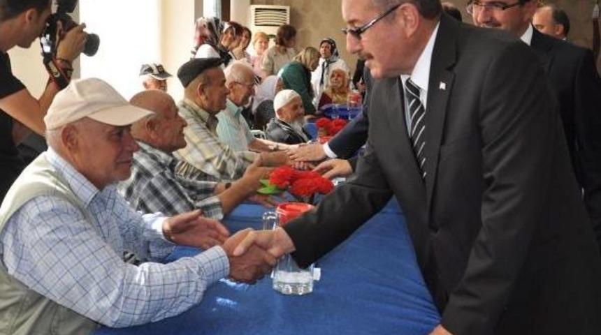 Denizli Protokol&uuml;nden &Ccedil;ocuk Ve Yaşlılara Bayram Ziyareti