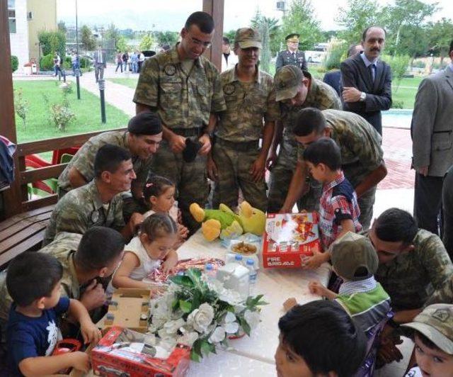 Denizli Protokolünden Çocuk Ve Yaşlılara Bayram Ziyareti