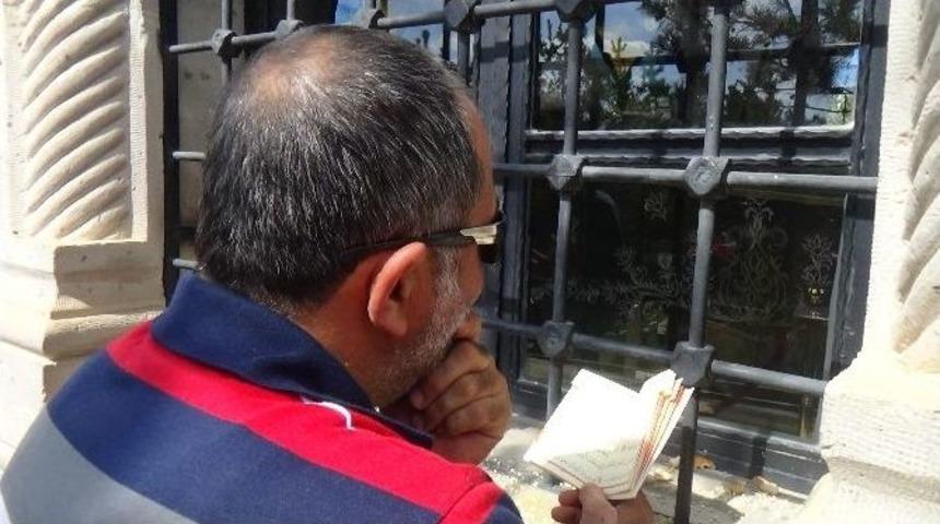 Erzincan&rsquo;da Ki Terzibaba Mezarlığına Ziyaret&ccedil;i Akını