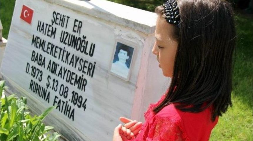 Şehitlikte Arife G&uuml;n&uuml; Yoğunluğu