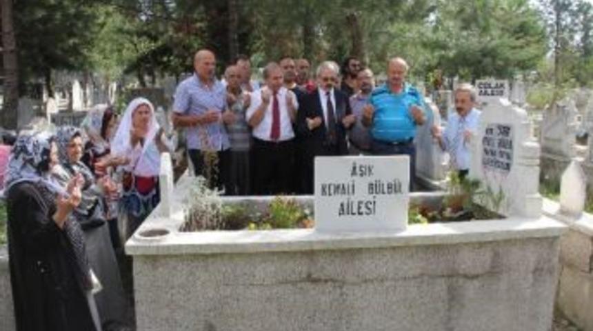 Halk Ozanı Aşık Kemali B&uuml;lb&uuml;l Mezarı Başında Anıldı