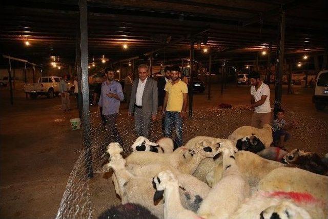 Başkan Demirkol, Kurban Satıcıları İle Görüştü