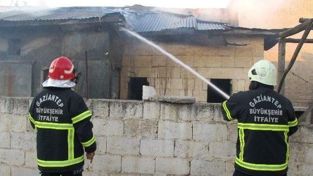 Zamanında Müdahale Tarihi Binayı Yanmaktan Kurtardı