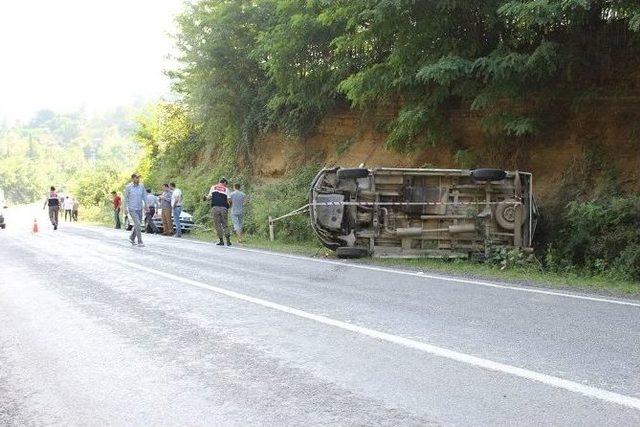 Mezarlık Ziyareti Dönüşü Kaza: 6 Yaralı