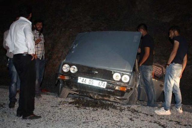 Çelikhan'da Otomobil Devrildi: 4 Yaralı