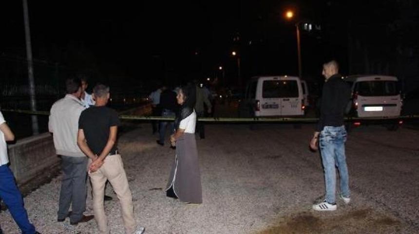 İnşaat Iş&ccedil;isi Sokakta Tabancayla Vurularak &Ouml;ld&uuml;r&uuml;ld&uuml;