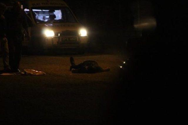 İnşaat Işçisi Sokakta Tabancayla Vurularak Öldürüldü 1