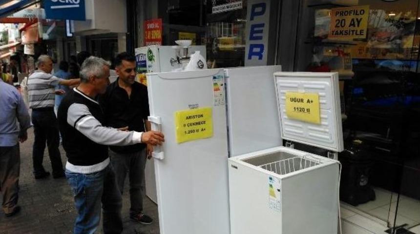 Kurban Bayramı Beyaz Eşya Satan Esnafın Y&uuml;z&uuml;n&uuml; G&uuml;ld&uuml;rd&uuml;