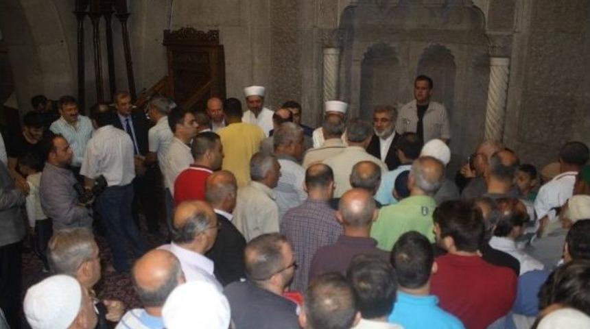 Eski Bakan Yıldız Ve Vali D&uuml;zg&uuml;n Bayram Namazını Hunat Camii&rsquo;nde Kıldı
