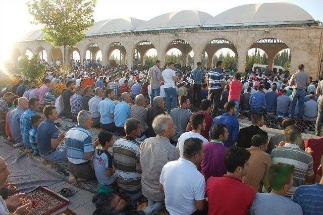 Bayram Namazında Camiler Doldu Taştı 1