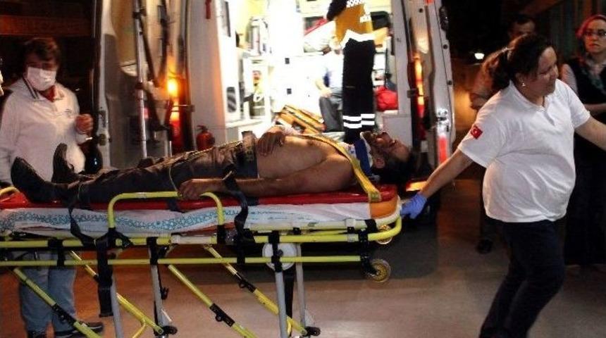 Otomobil Trakt&ouml;re &Ccedil;arptı: 5 Yaralı