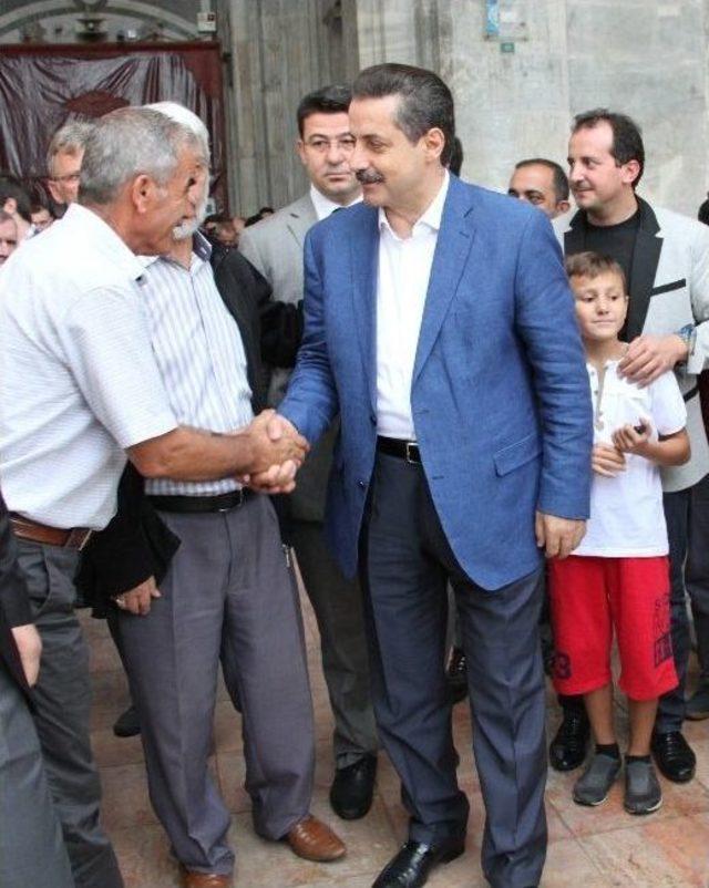 Eski &Ccedil;alışma Ve Sosyal G&uuml;venlik Bakanı Faruk &Ccedil;elik: 1