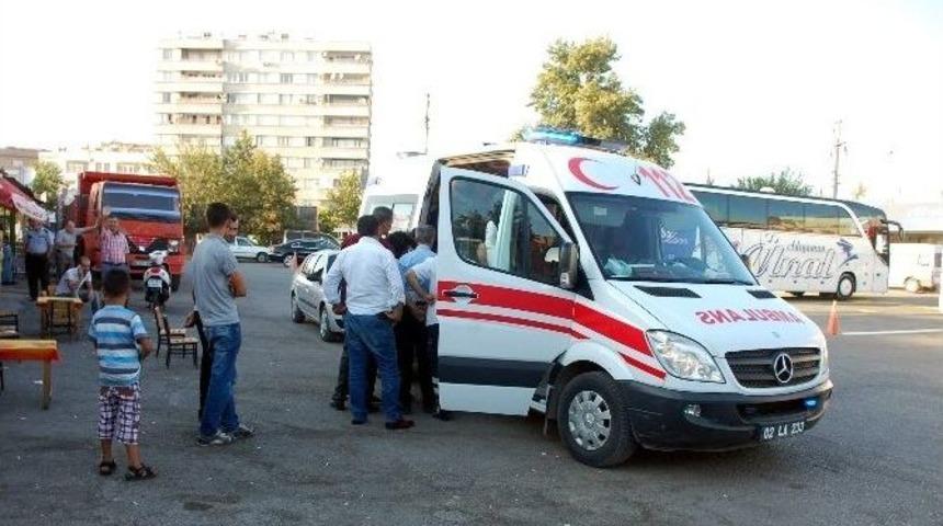 Kendini Bı&ccedil;aklayan Şahıs Hastaneye Kaldırıldı