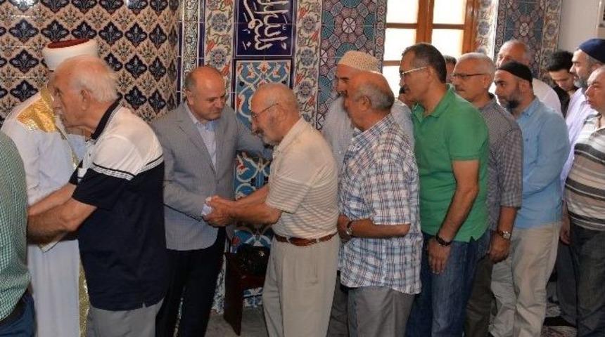 Vali &Ccedil;akacak Mersinlilerle Bayramlaştı