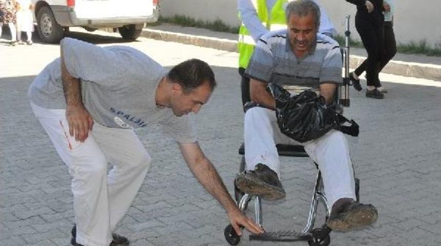 &Ccedil;orum'da Acemi Kasaplar, Kendilerini Yaraladı