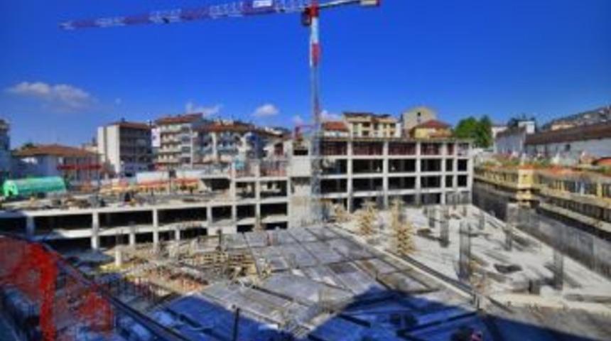 Karam&uuml;rsel Kent Meydanı Y&uuml;kseliyor