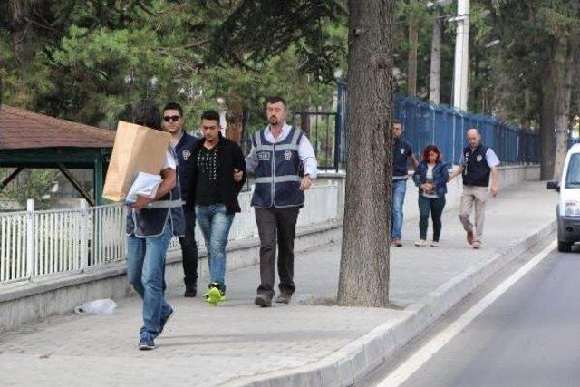 Iraklı Anne Ile Sevgilisinin Dövdüğü Çocuklardan Biri Öldü, 2'si Korumaya Alındı