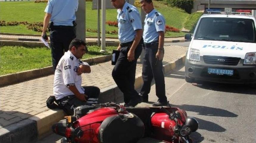 Motosiklet Otomobile &Ccedil;arptı: 1 Yaralı