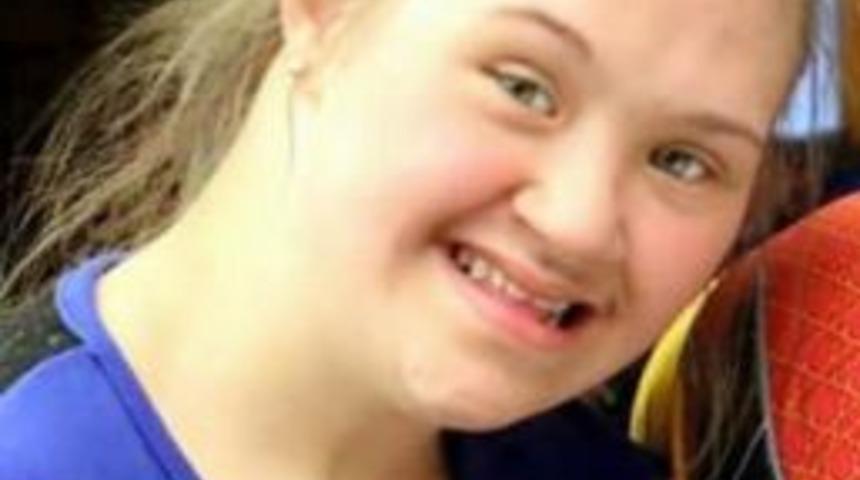 Tost Yerken Balkondan D&uuml;şen 16 Yaşındaki Kız Hayatını Kaybetti