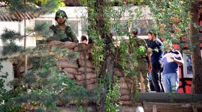 Erzurum'daki Askerlik Şubesi Bah&ccedil;esindeki Patlama Korkuttu