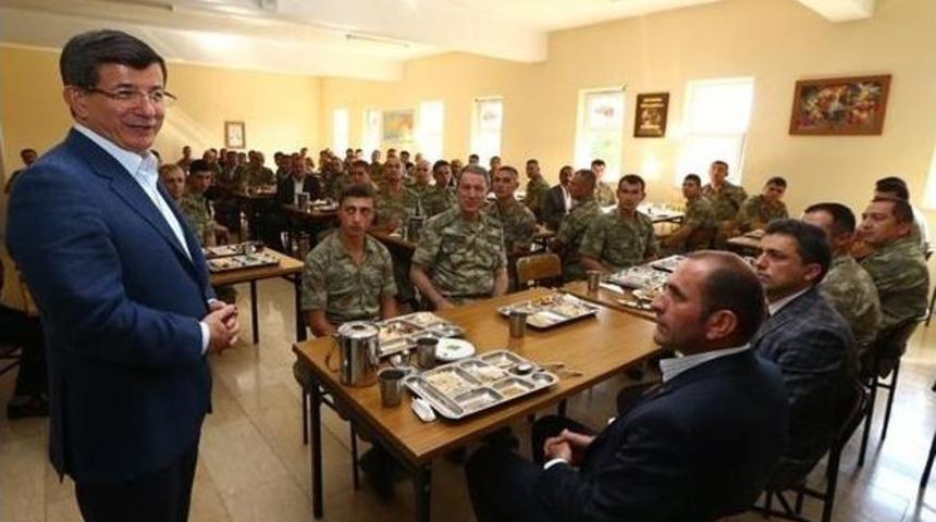 Başbakan Dağlıca&rsquo;daki Askerleri Ziyaret Etti