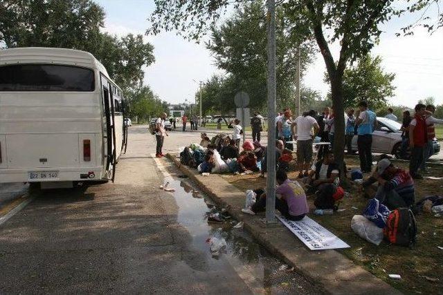 Suriyeli Sığınmacılar Edirne’den Ayrıldı