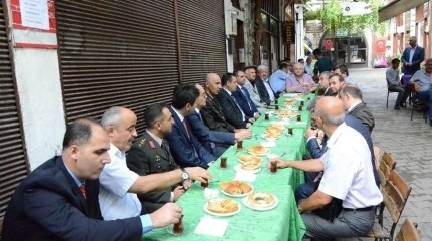 Safranbolu&rsquo;da Protokol Vatandaşlar İle Bayramlaştı