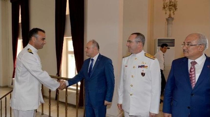 Vali &Ccedil;akacak, Kamu G&ouml;revlileri Ve Vatandaşlarla Bayramlaştı