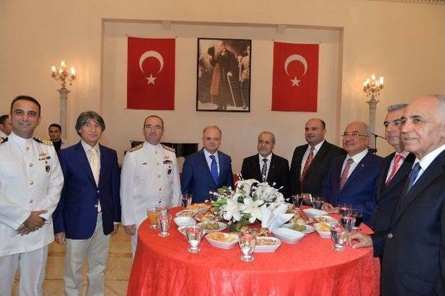 Vali Çakacak, Kamu Görevlileri Ve Vatandaşlarla Bayramlaştı 1