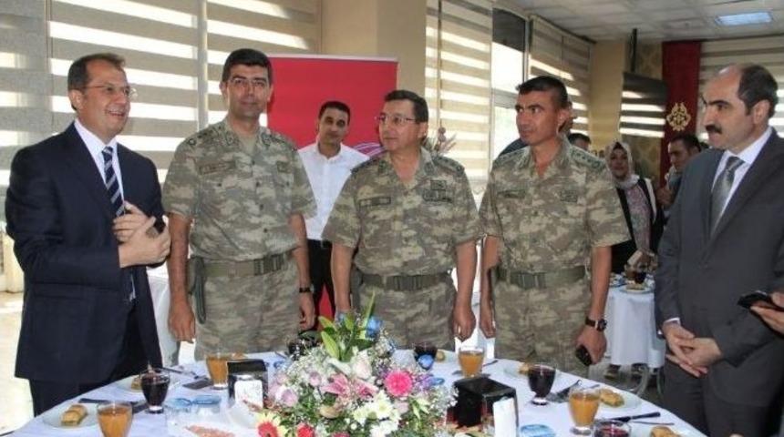 Van&rsquo;da Bayramlaşma T&ouml;reni