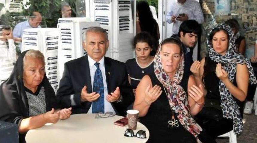 Zeki M&uuml;ren Dualarla Anıldı