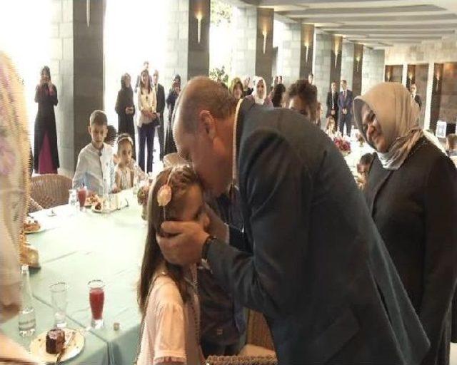 Ek Bilgiler Ve Fotoğraflarla /// Cumhurbaşkanı Erdoğan Çocuklarla Bayramlaştı