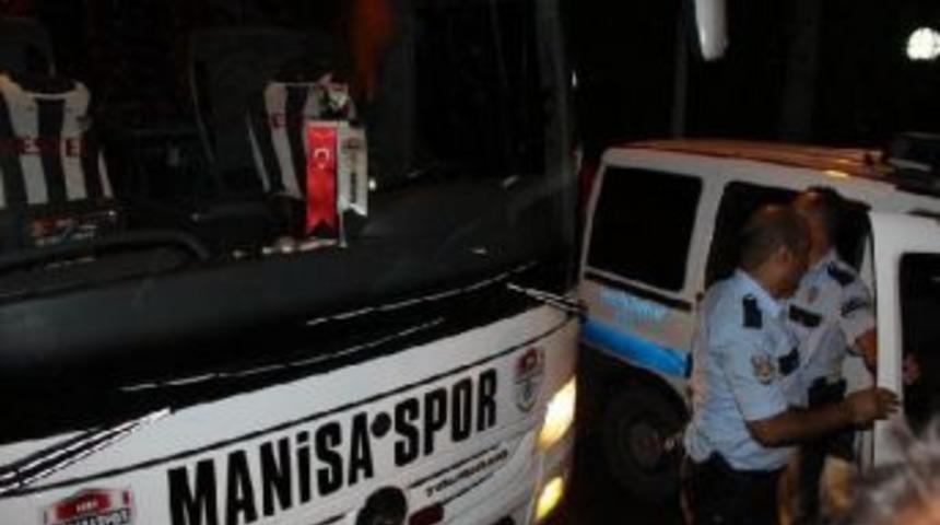 Manisaspor Otob&uuml;s&uuml;ne Saldıranların 1 Yıl Stata Girişi Yasaklandı