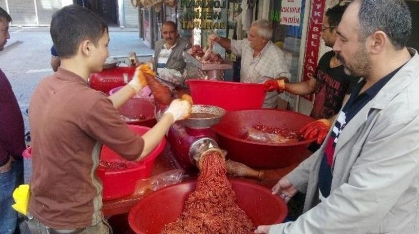 Kırıkkale&rsquo;de Kurban Etleri Sucuk Oluyor