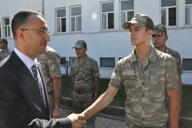 Siverek’te Protokol Üyeleri Vatandaşla Bayramlaştı 2