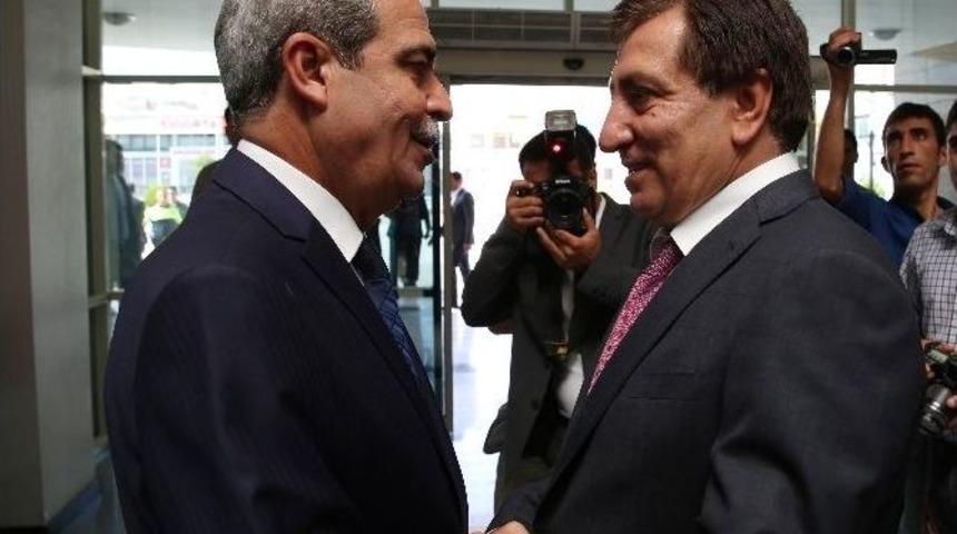 Başkan Demirkol, Bayram G&uuml;n&uuml; &Ccedil;ocukları Sevindirdi