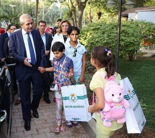 Başkan Demirkol, Bayram Günü Çocukları Sevindirdi