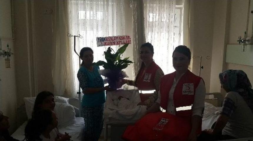 T&uuml;rk Kızılayı Eskişehir Şubesi Kadın Kollarından Bayramda Da Sevgi Boh&ccedil;ası